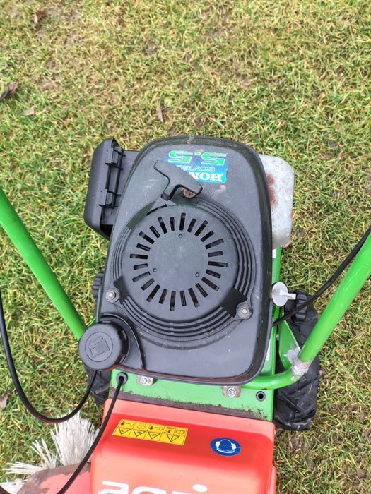 Zamiatarka spalinowa