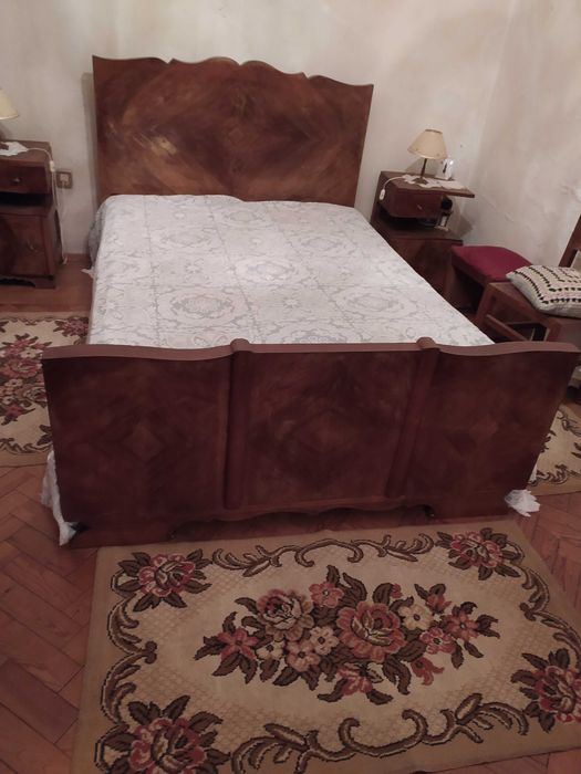 Cama e mesas de cabeceira