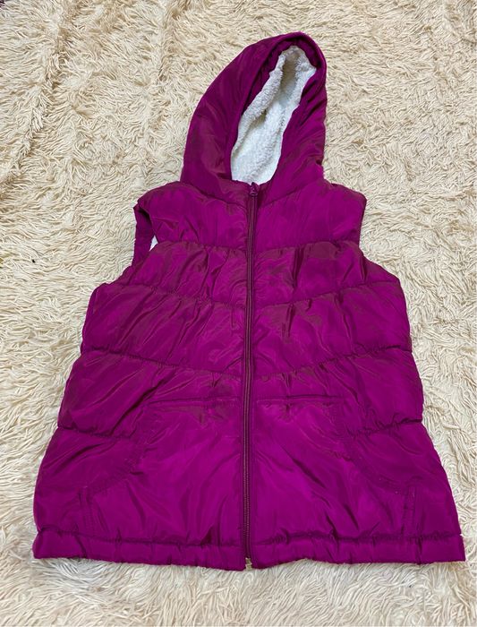 Жилетка безрукавка дуже гарна німецька   на 4-6 років на дівчинку