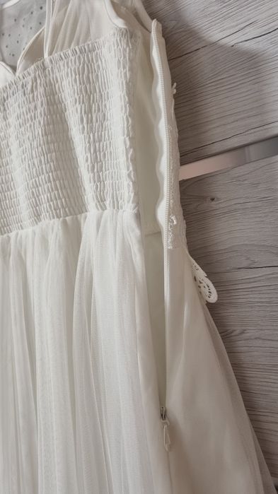 Piękna sukienka do kolan z srebrnymi zdobieniami S