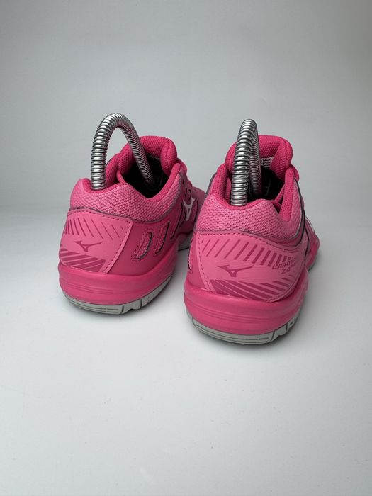37р. Кросівки Mizuno Lightning Star Z4