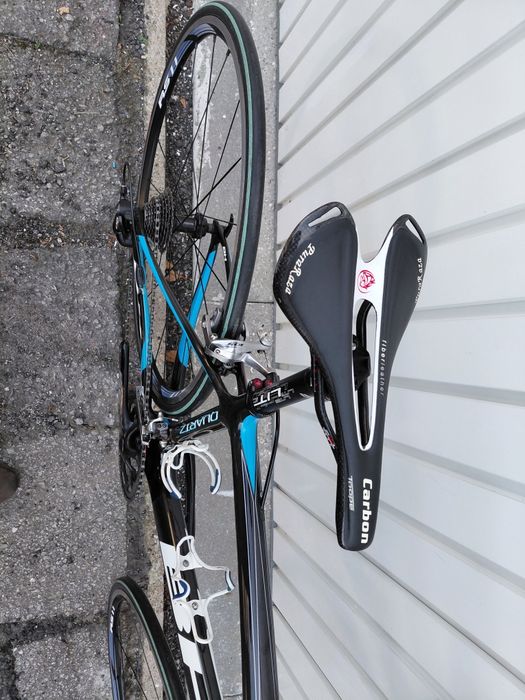 Bicicleta toda em carbono. Com ofertas.