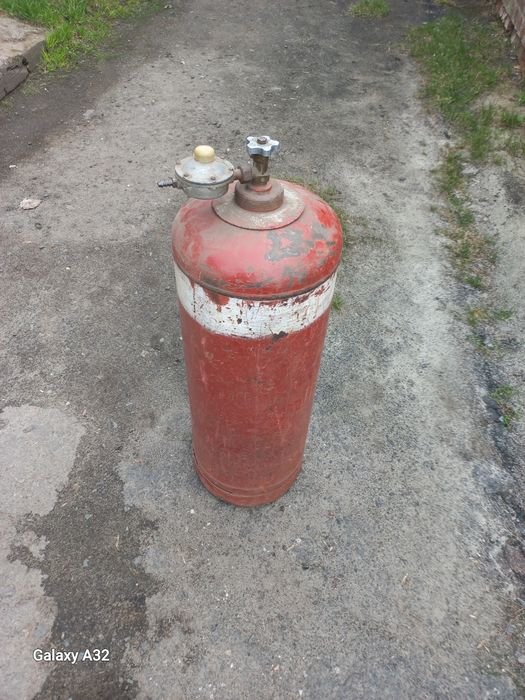 Є гарні балони газові не дорогі є з газом є пусті