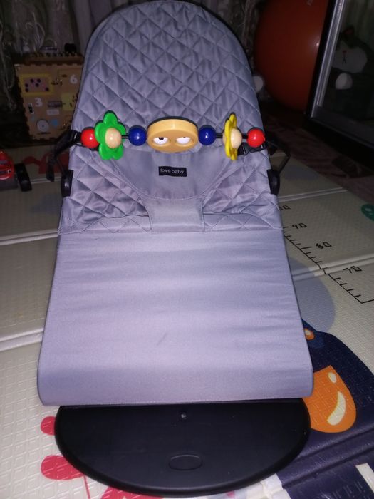 Дитячий шезлонг-гойдалка