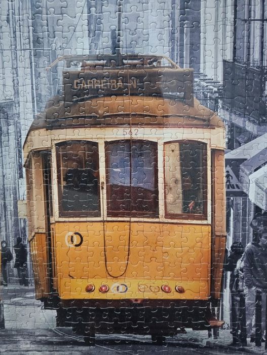 Puzzle da cidade de Lisboa, com elétricos