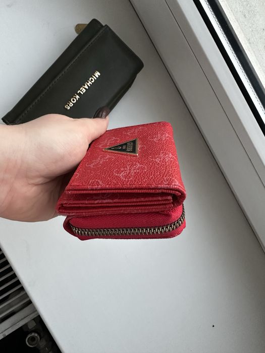 Nieuzywany nowy portfel czerwony