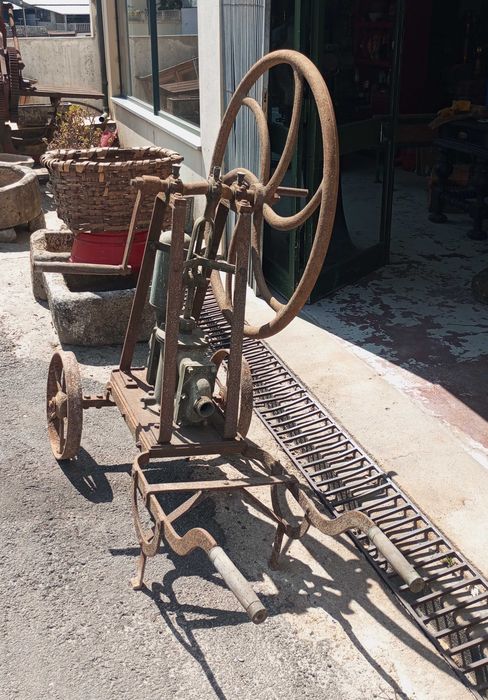 Antiga bomba de trasfega do vinho Francesa G. Pepin Fils Ainé Bordeaux