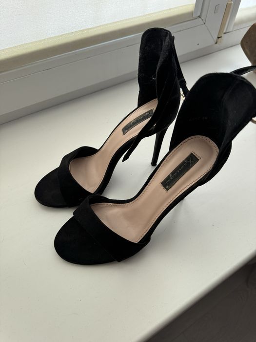 Чорні елегантні босоніжки