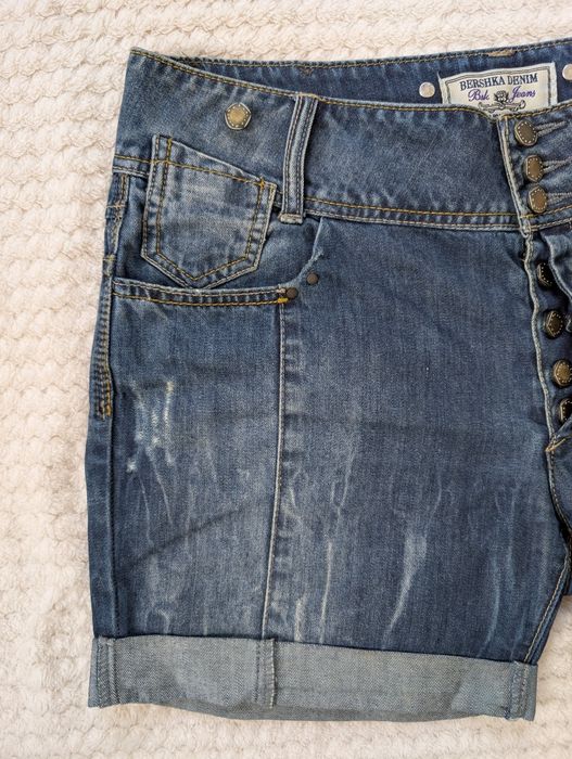 Super krótkie spodenki jeansowe