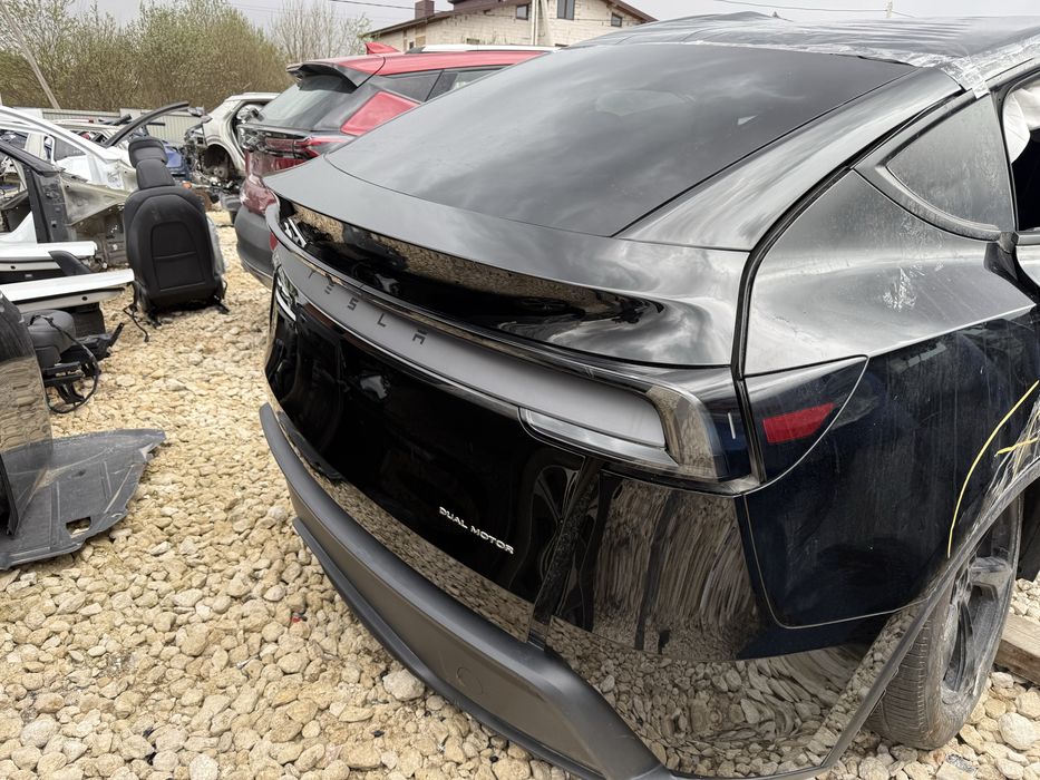 Кришка, ляда багажника Tesla model Y Juniper, Тесла модель У Джуніпер чорна.PX02