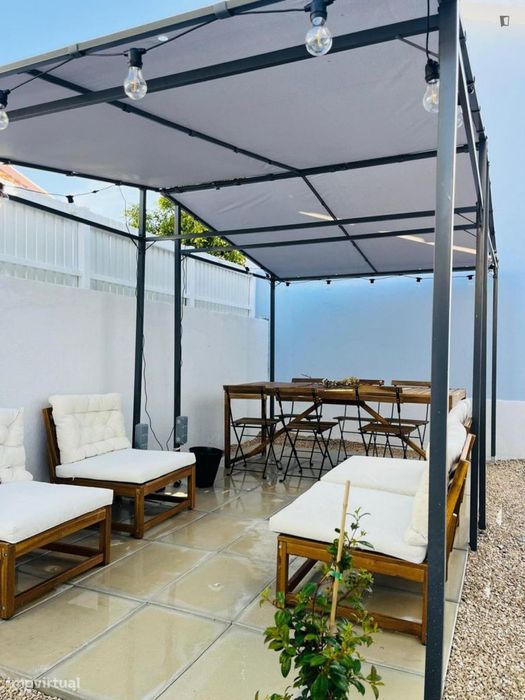 Quarto - localizado em Costa da Caparica Lisbon