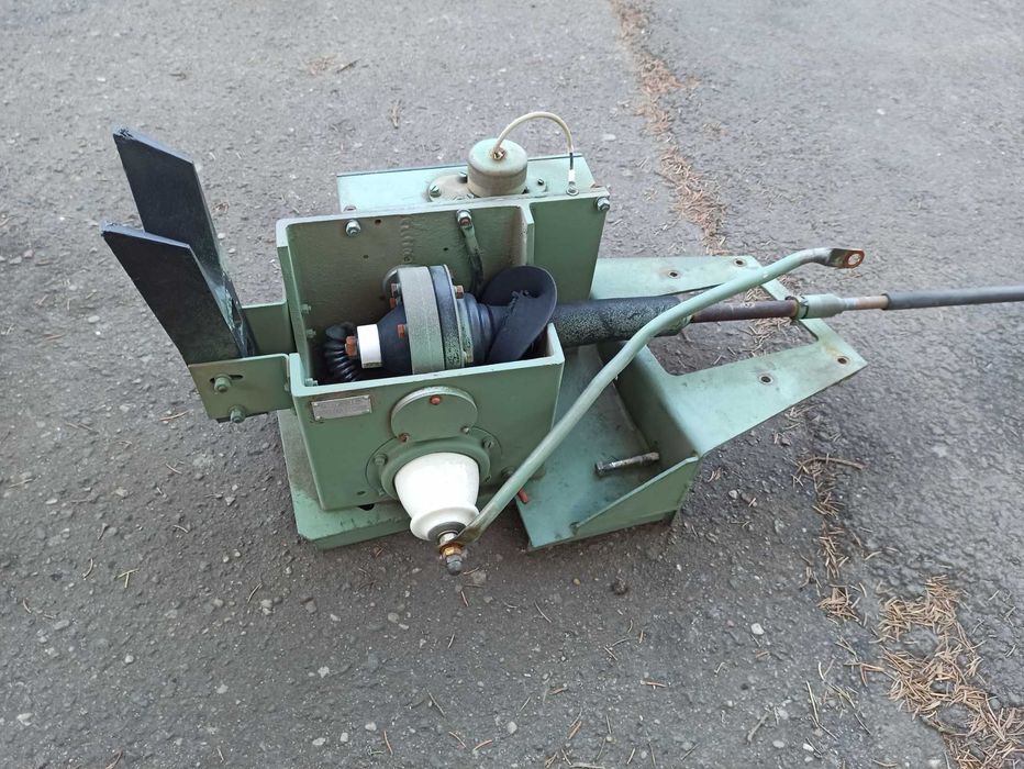 Antena prętowa maszt MPA-1 radiostacji R140 z nadwozia STAR 266