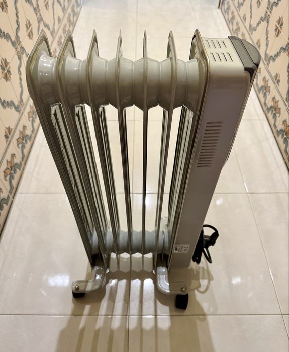 Vendo Aquecedor a Óleo KUNFT (1500 W - Branco), como novo! Só 25€