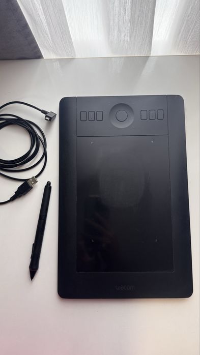 Графічний планшет Wacom Intuos Pro Small PTH-451