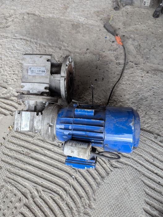 Napęd do podajnika pieca