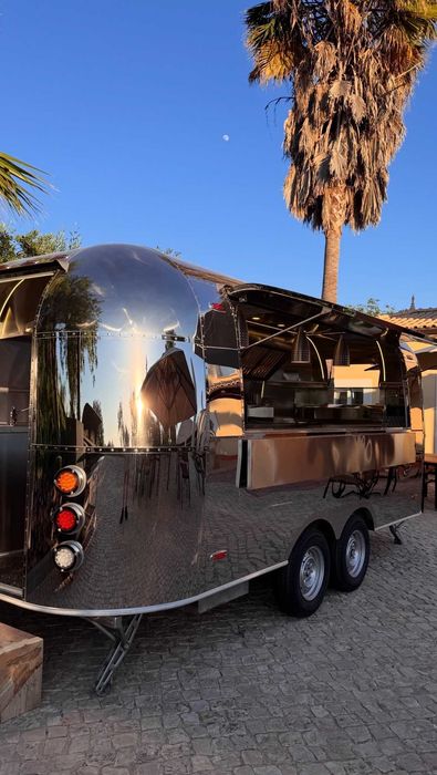 Food Truck Estilo Airstream 5m / Atrelado de Restauração – Totalmente Equipado