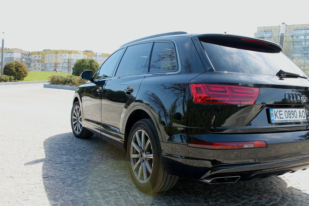 Продам автомобіль Audi Q7 2019 року