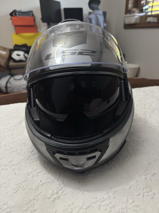 Capacete LS2 Valiant 180•