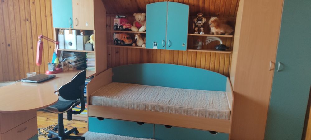 Продам комплект меблів для дитячої кімнати.