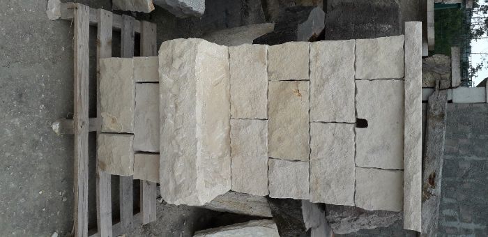 fontanário rústico em pedra