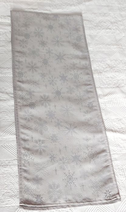 Nowy bieżnik w kolorze szarym w płatki śniegu Home&You