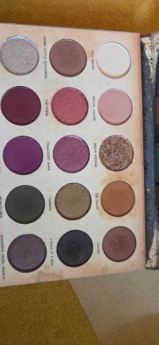 Colourpop x Disney HOCUS POCUS "Gather Round Sisters" palette