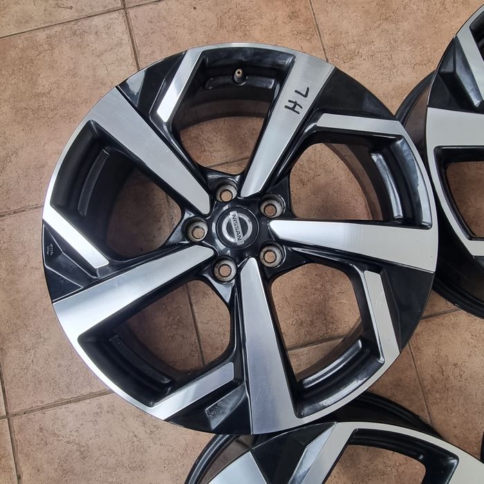 Диски Nissan R19 5x114.3 7j ET40 ЦО66.1 оригінал