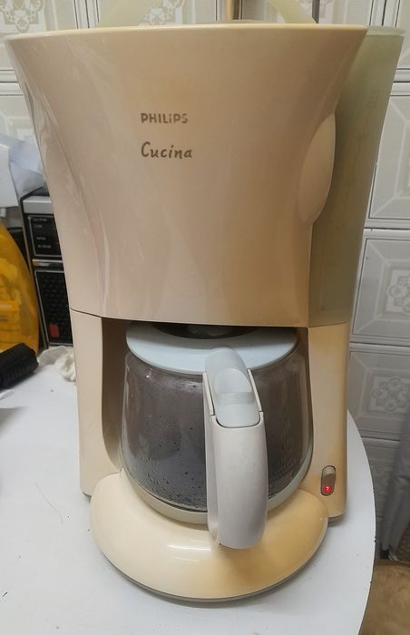 Máquina de Café Filtro PHILIPS HD7524 (10 Chávenas)