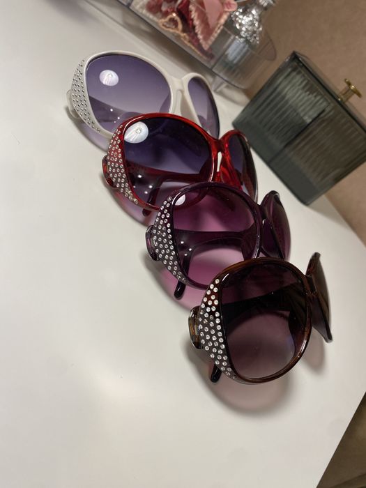 Окуляри в стилі 2000-х, y2k