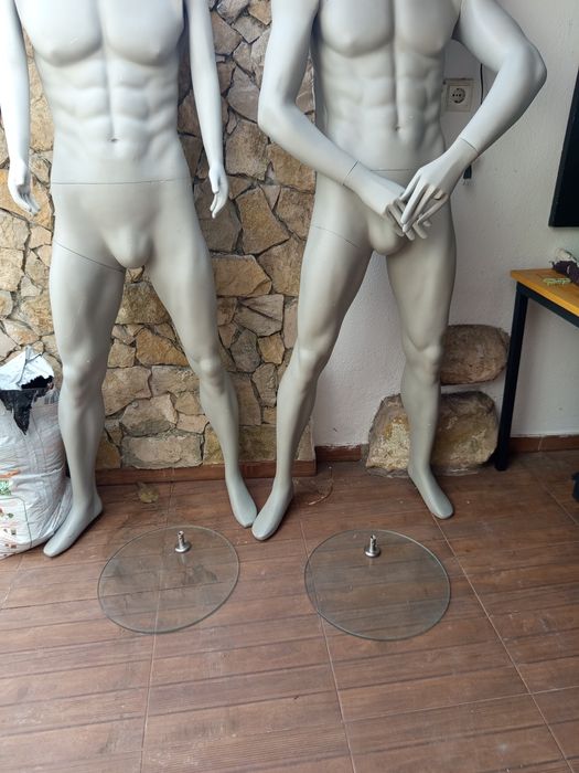 Manequins masculinos musculados em bom estado  (ler descrição)