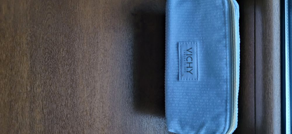 Kosmetyczka Vichy Biala