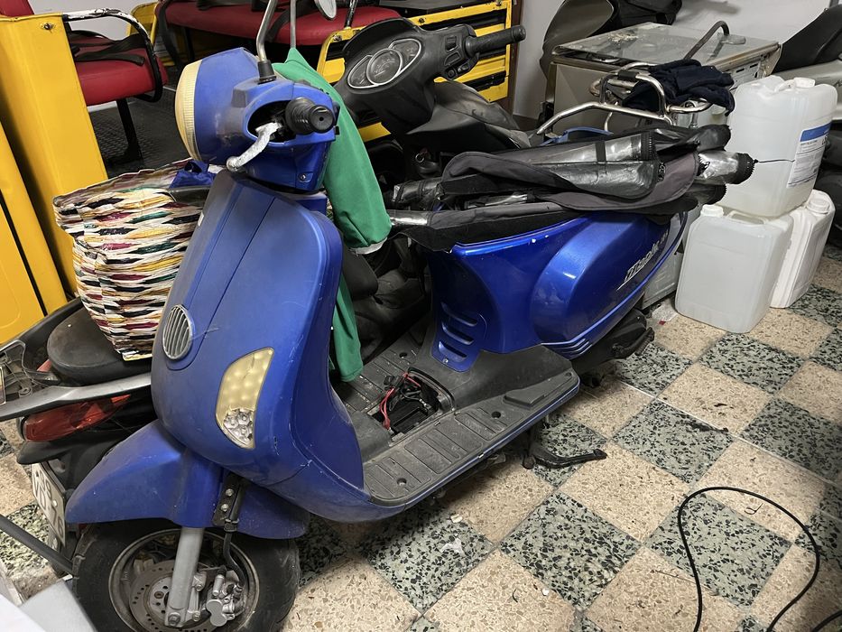 Motos diversas para peças ou recuperar