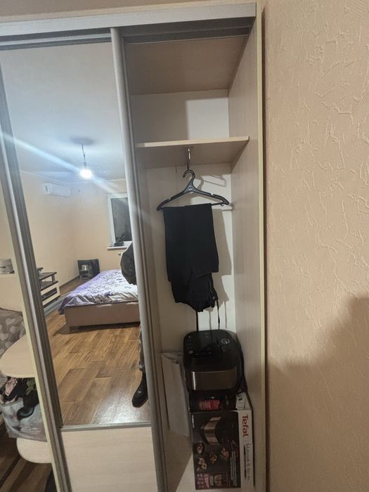 Шафа із дзеркалом