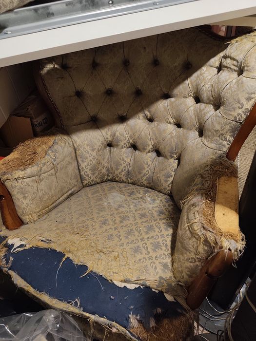 Fotel do gruntownej renowacji