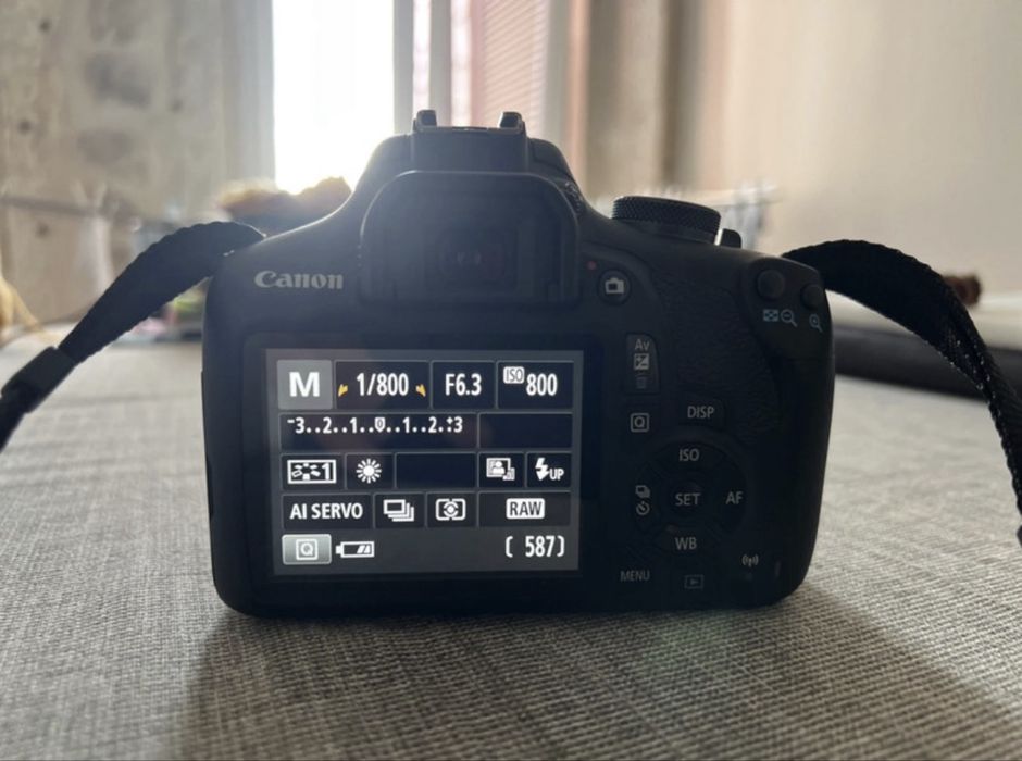 Canon EOS 2000D