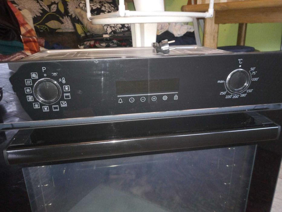 Piekarnik Beko Beyond BBIS17301BMP czarny, pyroliza, używany