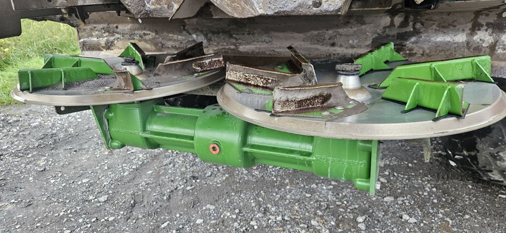 Rozsiewacz wapna Amazone ZGB 8200