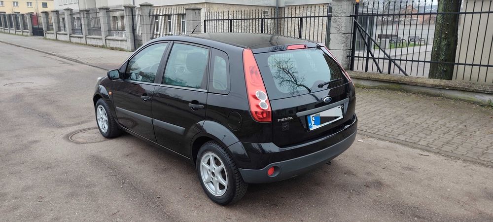 Ford Fiesta-Benzyna-Ekonomiczna-Bez korozji-Niski przebieg