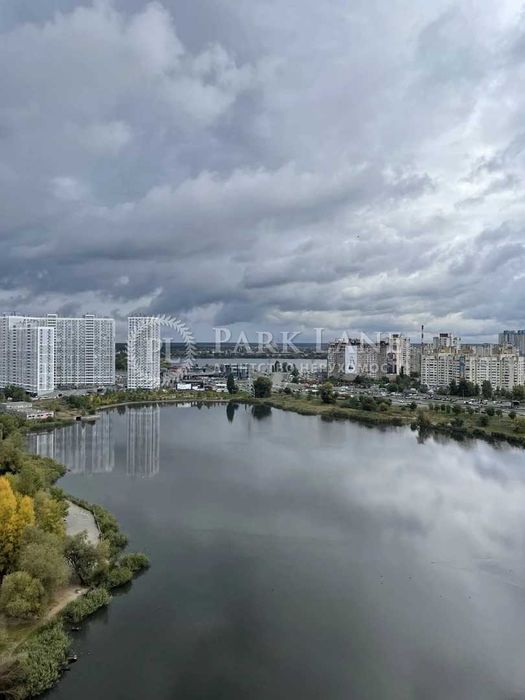 Продаж 2к видова  Бажана Миколи просп 1м