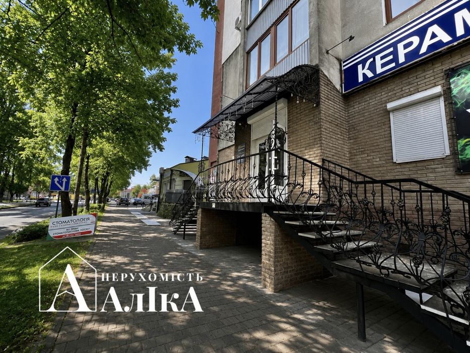 Продам фасадне приміщення