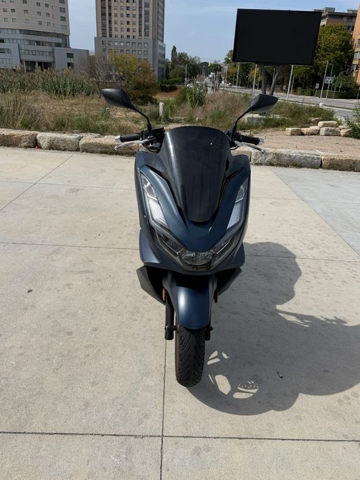 Vendo um Honda PCX 125 (2023), com cerca de 20. 000 km.  Moto em bom estado de funcionamento geral, sempre mantida. Bloqueio ABS, sistema Idle Stop,
