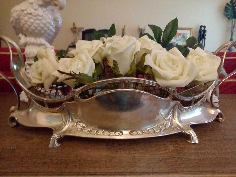 Centro de mesa arte nova em metal, provavelmente WMF.