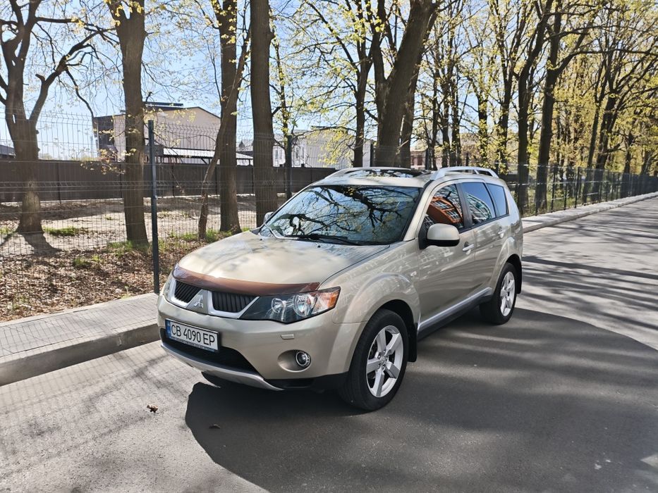 Mitsubishi Outlander XL