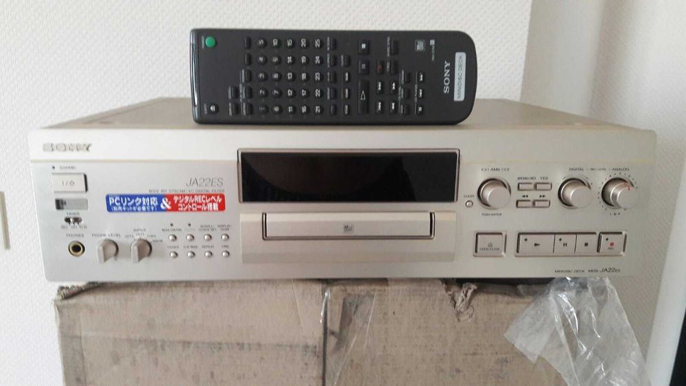 мини дисковая дека Sony-MDS-JA22ES с пультом\состояние как новая!