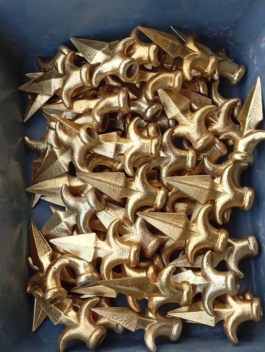 Bicos para grades de jardim