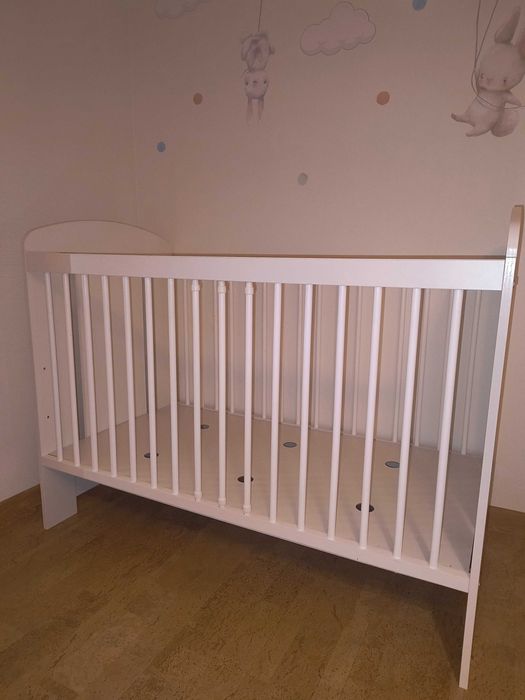 Łóżeczko niemowlęce białe