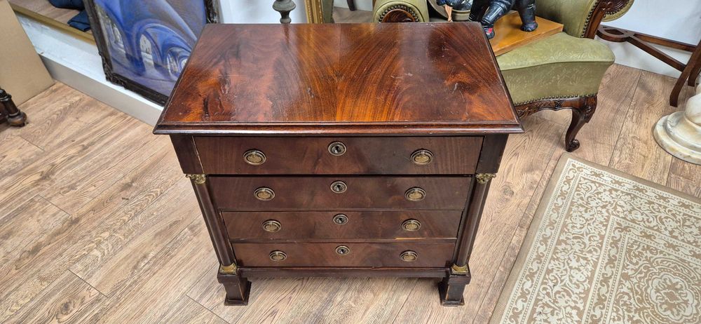 Komoda w stylu Empire (styl Cesarstwa) klasycyzm Francja mahoń kolumny