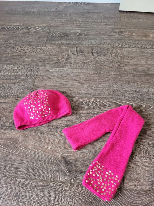 Шапка,беретик з шарфом.