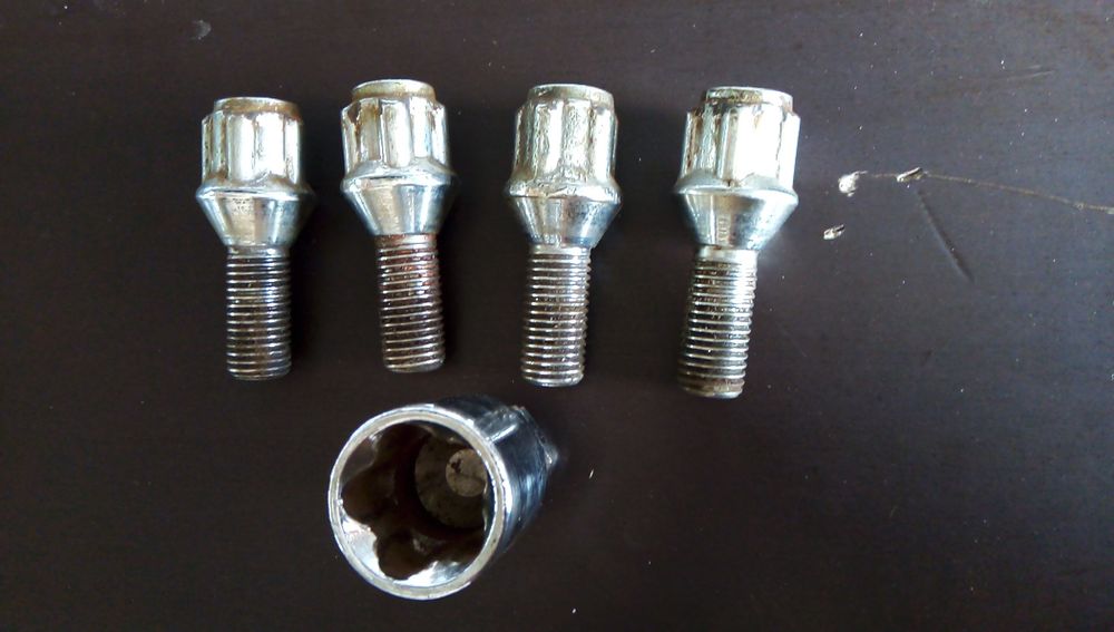 Śruby zabezpieczające do kół