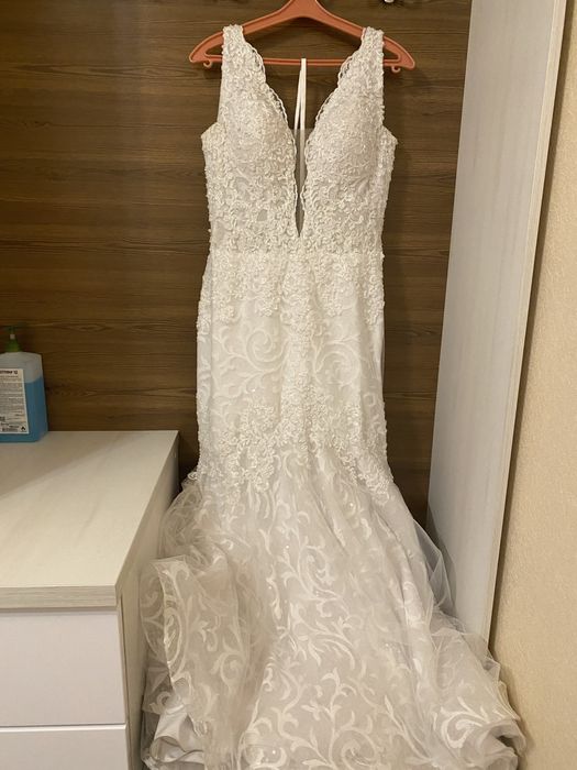 Свадебное платье белое со шлейфом кружевное русалка с открытой спиной